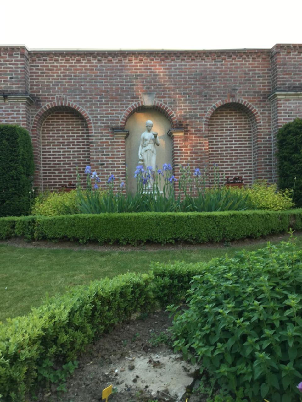 Entre Cour Et Jardin Bed and Breakfast Arras Eksteriør billede