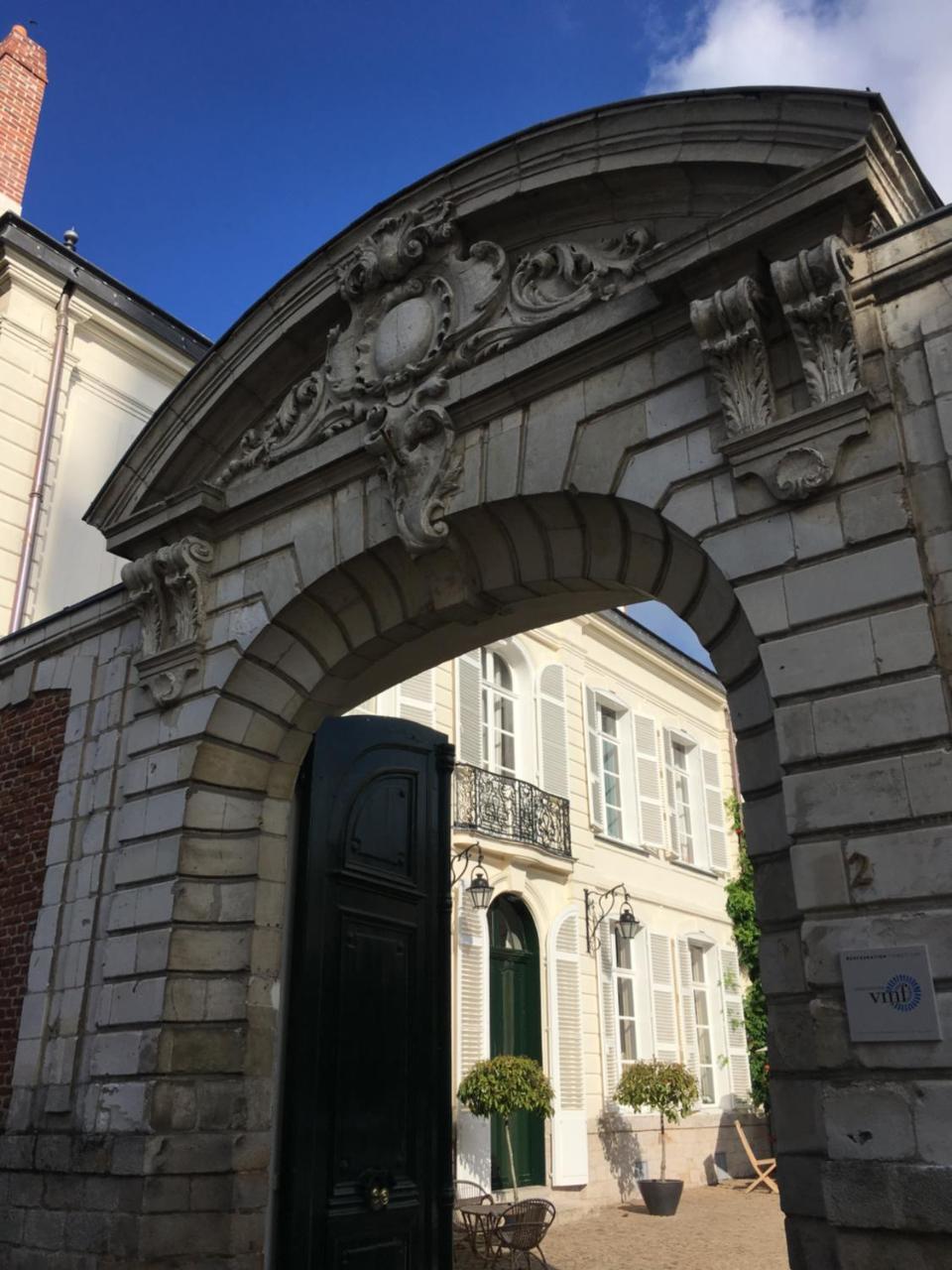 Entre Cour Et Jardin Bed and Breakfast Arras Eksteriør billede